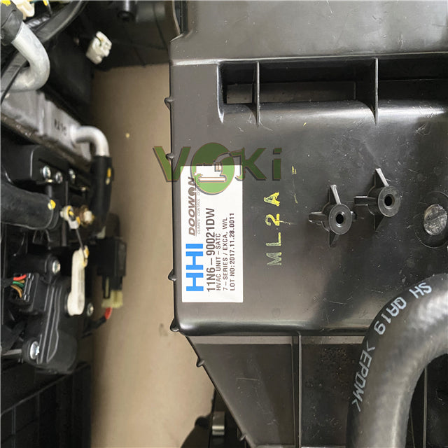 Excavator Accessories air Conditioning Compressor Assembly 11N6-90021 R110-7 R110-7a R140lc-7 R140lc-7a R160lc-7 R160lc-7a